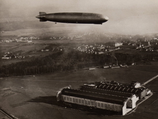 zeppelin-arrives3 The Harold Lamb over Tulsa