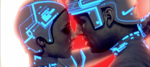 tron-flynn-and-yori-kiss