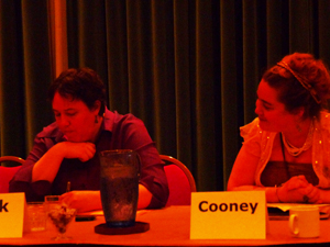 bghowlpanel That's KELLY LINK. And me. Next to her. Right there. ON A PANEL!!!