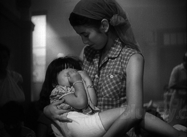 emiko-and-child-godzilla-blu-ray emiko-and-child-godzilla-blu-ray