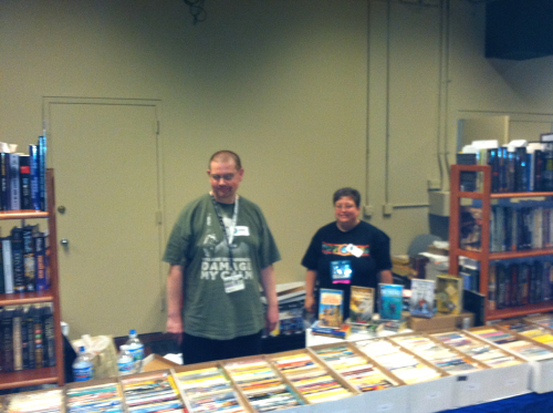 Rich Warren and Arin Komins at the Starfarer's Dispatch booth