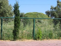 800px-Hill_where_the_Athenians_were_buried_after_the_Battle_of_Marathon