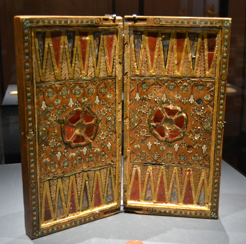 The reverse of the same board is a backgammon board.