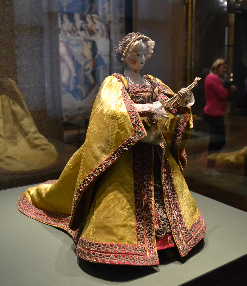 Automaton of a cittern player, possibly made in Spain in the second half of the 16th century. A mechanism inside it makes her play the cittern and turn her head.