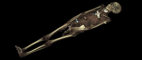 CT scan 3D visualisation of the mummified remains of Tayesmutengebtiu, also called Tamut, showing her skeleton and amulets. © Trustees of the British Museum