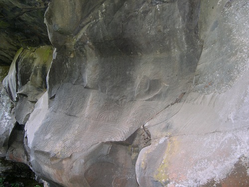 Guanche rock art on the island of La Palma. Photo courtesy Wikimedia Commons.