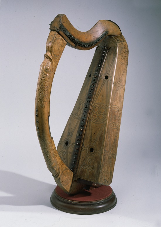 Queen Mary’s harp. West Highlands c. 1450. Wood and brass; H 81.2 cm, W 51 cm. © National Museums Scotland, Edinburgh