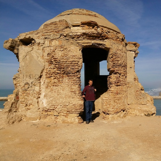 Yours truly at one of the towers. Photo courtesy Almudena Alonso-Herrero.