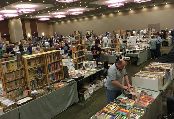 Book vendors at Windy City Pulp 2016-small