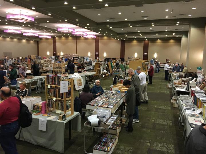 More happy pulp vendors at Windy City Pulp 2016-small