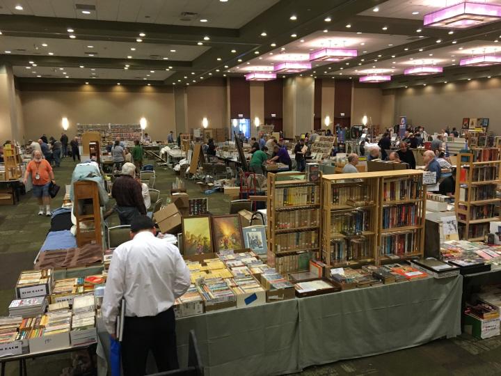 Pulp vendors at Windy City Pulp 2016-small