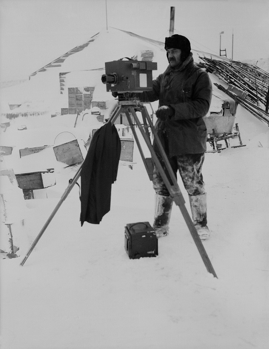 Captain Robert Falcon Scott - Herbert Ponting working in Antarctic conditions