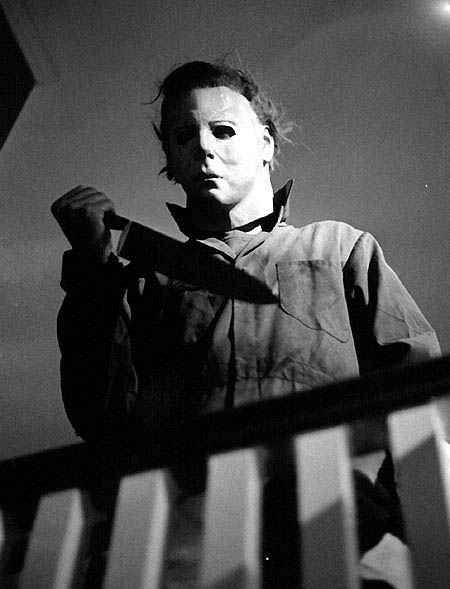 the-shape-on-balcony-halloween-1978