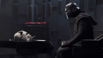 kylo-ren-examines-darth-vader-s-helmet