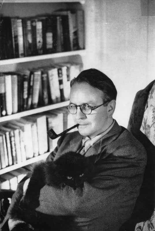 raymond-chandler-with-cat