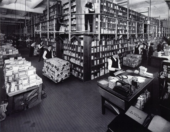 Street_&_Smith_book_department_in_1906