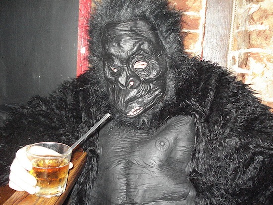 800px-Mardi_Gras_Drinking_Gorilla