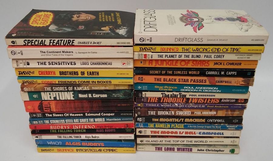 Lot of 31 vintage science fiction paperbacks-small